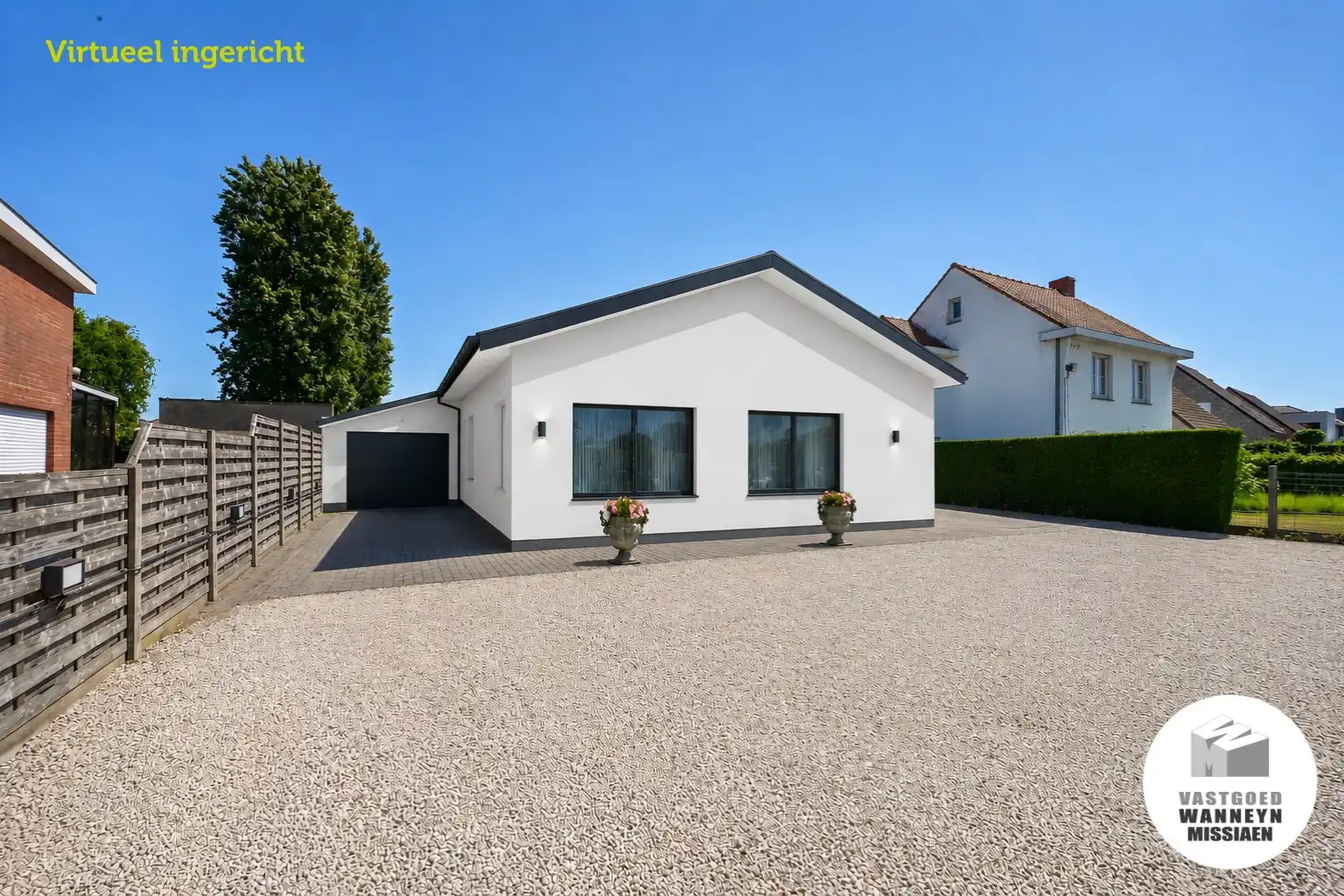 Ruime bungalow met 3 slaapkamers, garage en zonnige tuin op 781m2 foto 2