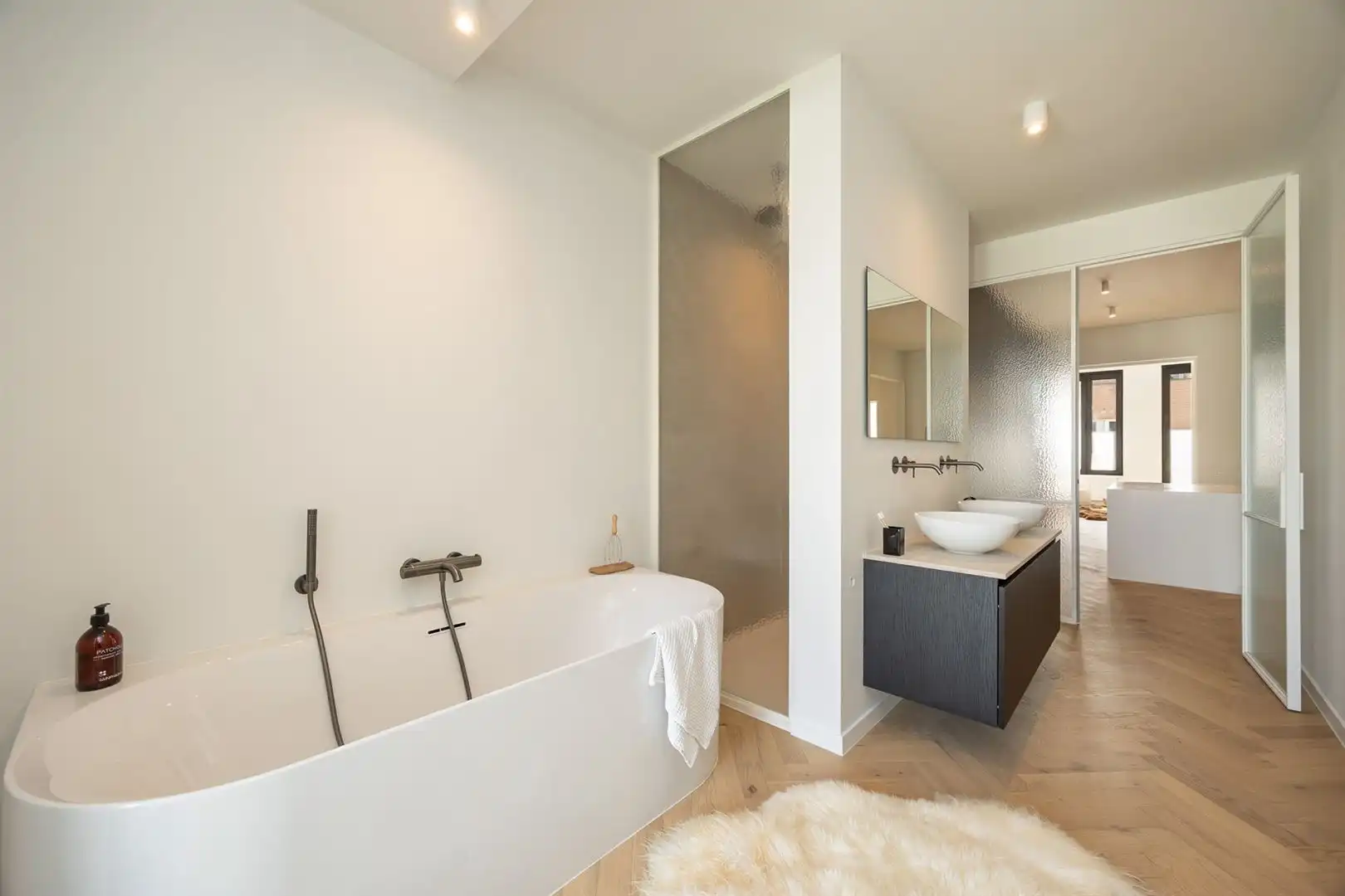 Luxueuze gerenoveerde herenwoning op toplocatie foto 17
