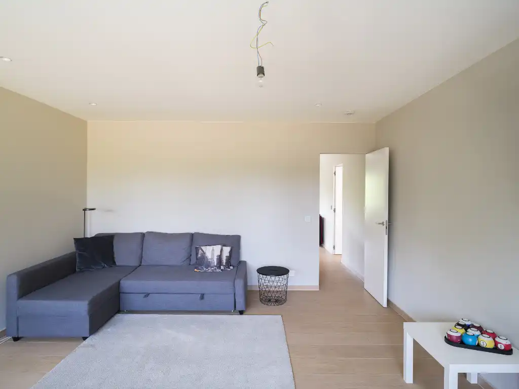 Imposante villa (BJ 2015) met onder meer een buitenzwembad en een sfeervol ingericht bijgebouw met sauna foto 20