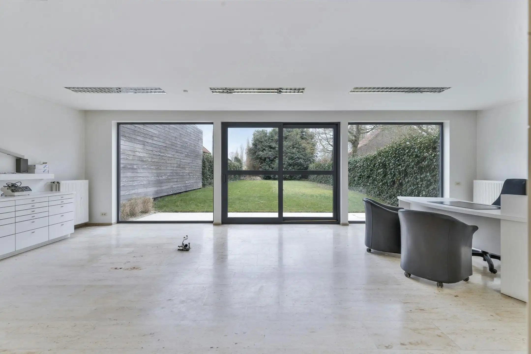 Half open woning / praktijk met leuke tuin te Bissegem foto 6