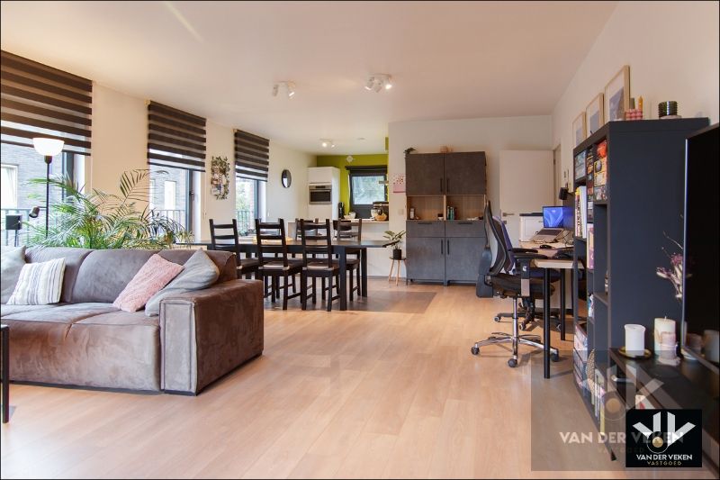 Ruim appartement met overdekt terras op gunstige locatie in Hasselt foto 5