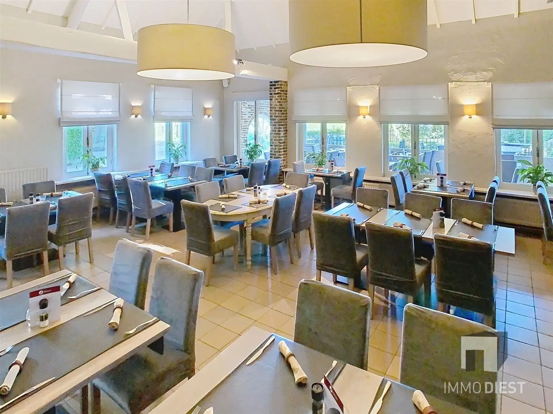 Brasserie - restaurant - feestzaal - privéwoonst foto 19