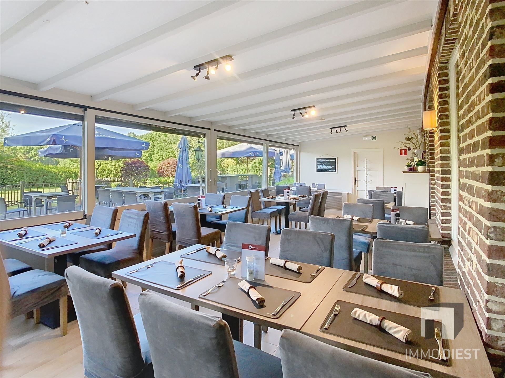 Brasserie - restaurant - feestzaal - privéwoonst foto 19