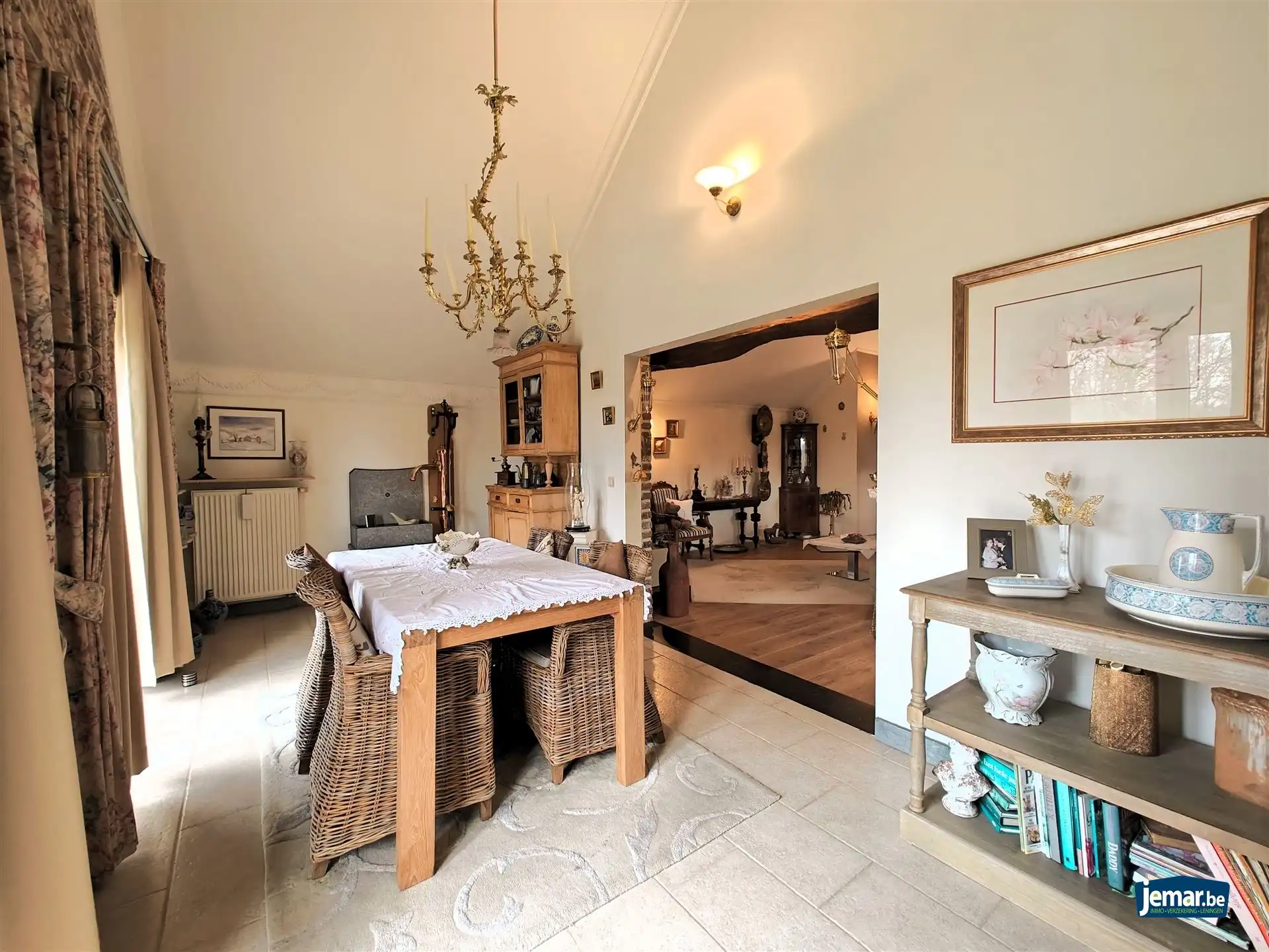 Ruim en karaktervol appartement van 190m² in het charmante Maasdorp Vucht! foto 4