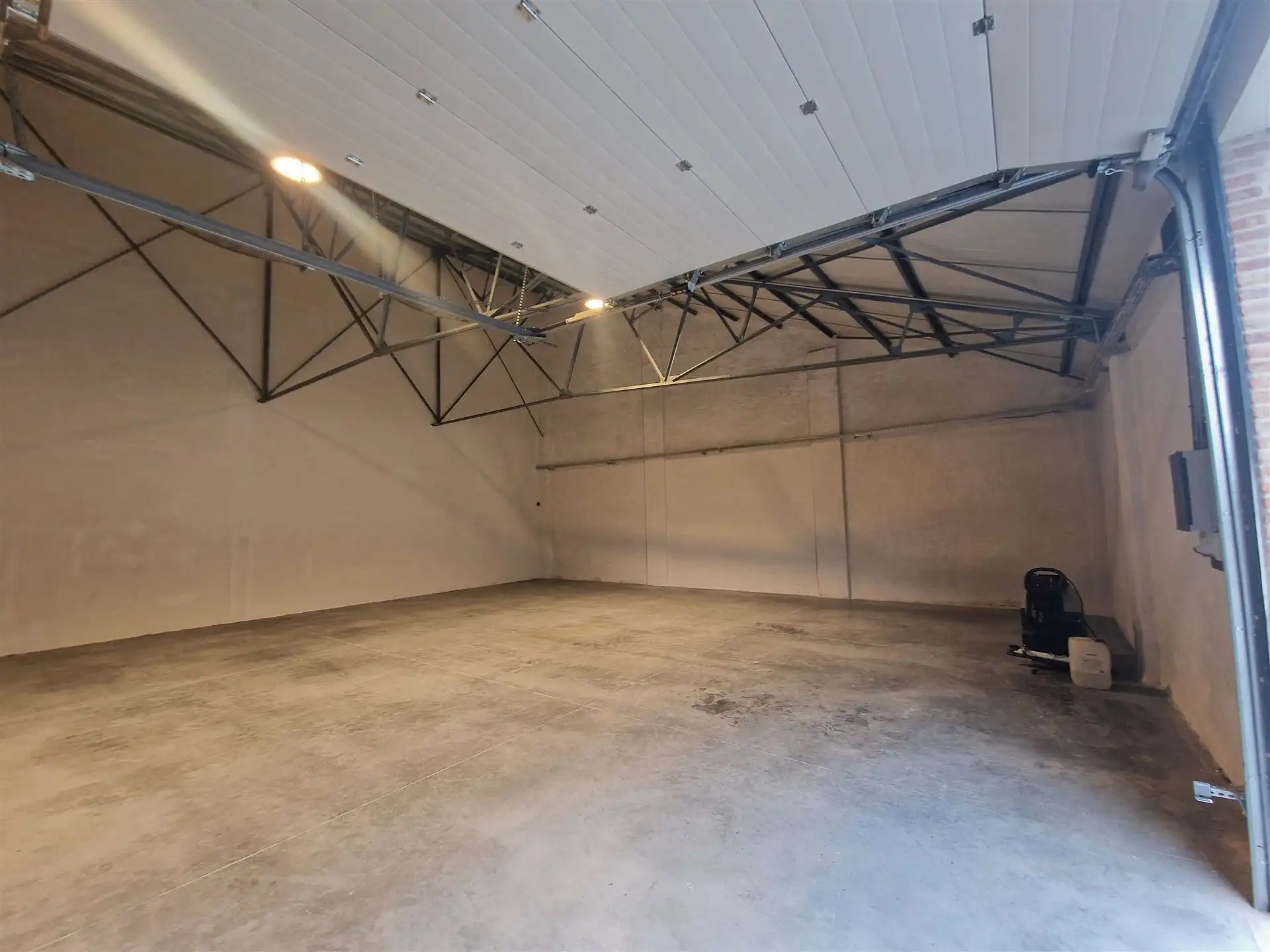 MULTIFUNCTIONEEL MAGAZIJN TE KOOP foto 6