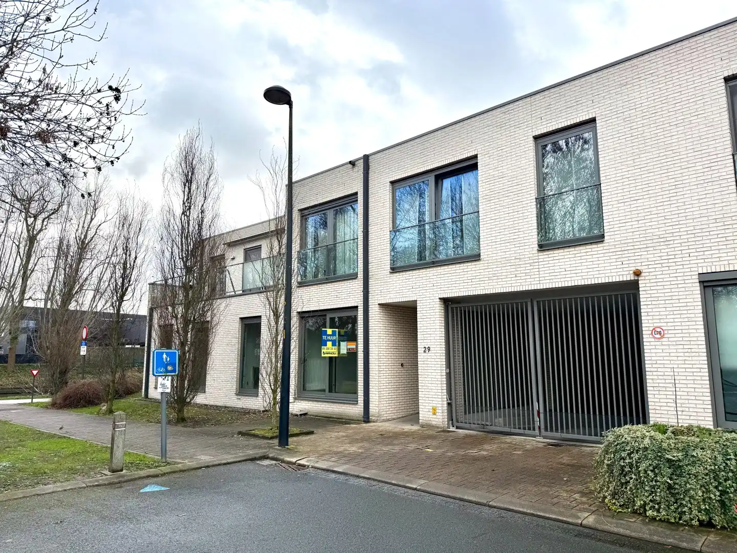 Centraal gelegen, gelijkvloers appartement met 2 slaapkamers en terras met zicht op de Leie foto 3