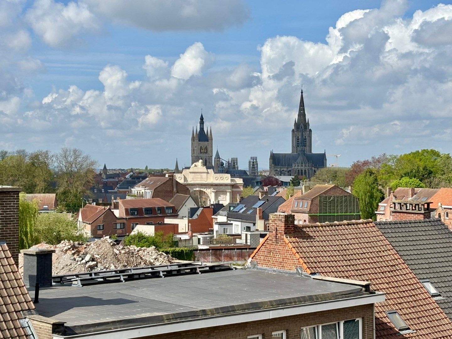 Ruim en lichtrijk appartement met 2 slpks en 2 garages. foto 30