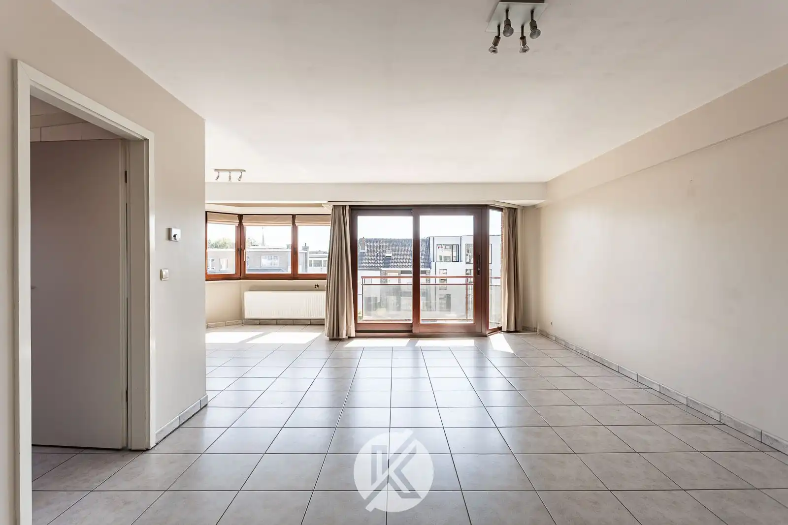 Lichtrijk appartement met parkeerplaats nabij het centrum foto 7