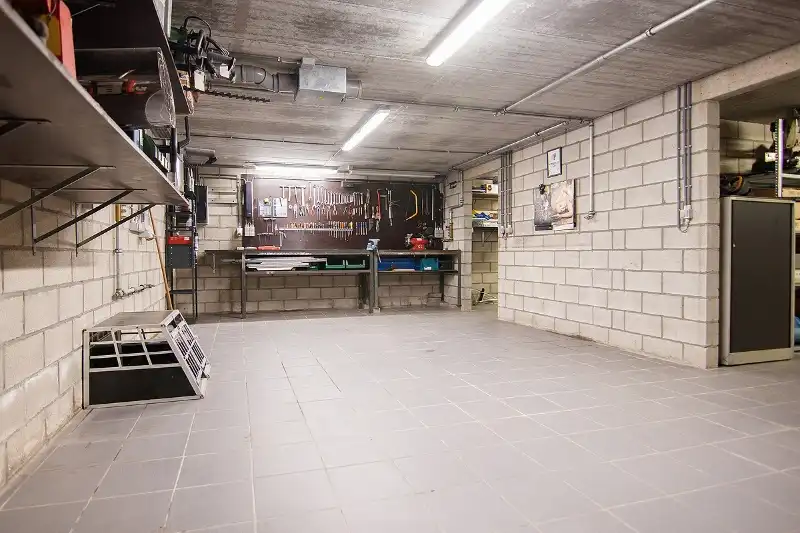 Ruime, volledig instapklare en omheinde gezinswoning met schaarlift naar de kelder op een perceel van maar liefst 13 aren 62 centiaren! foto 35