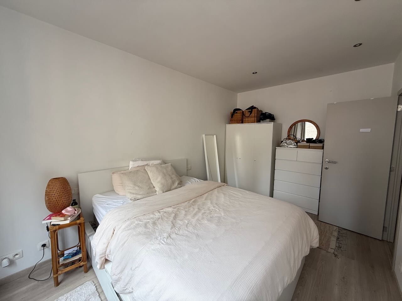 In het hart van Antwerpen, maar toch in een rustige straat, bevindt zich dit appartement foto 8