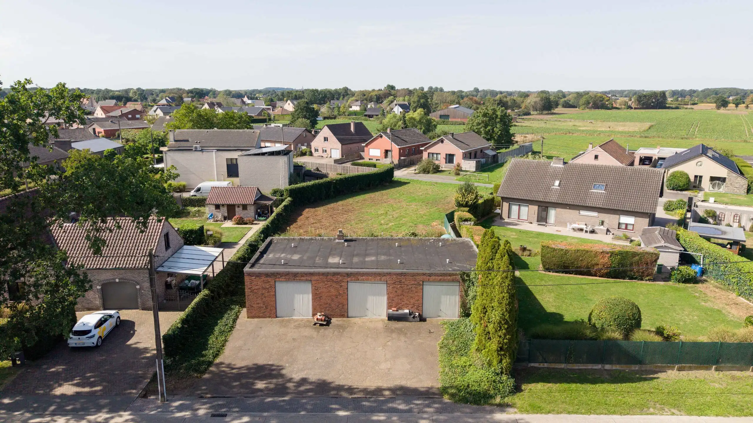 Villa bouwgrond van 13a35ca met magazijn foto 3