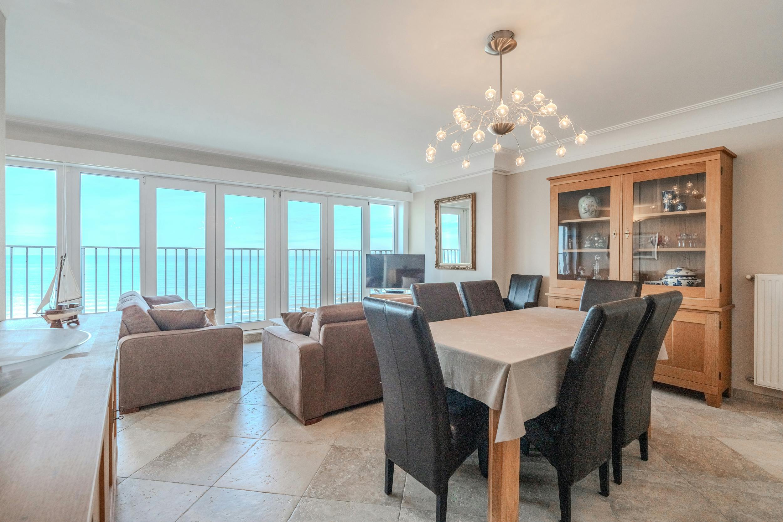 Appartement met frontaal zeezicht te koop te Middelkerke! foto 2