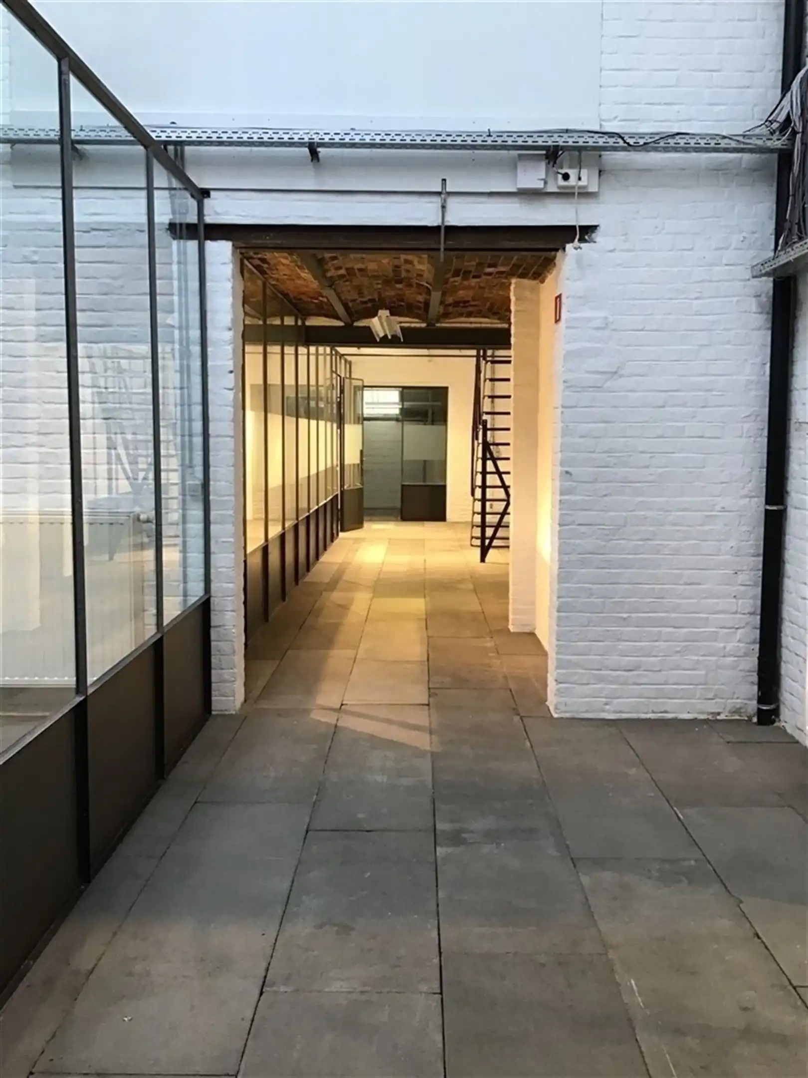 Loftkantoor/Atelier/Showroom in oude Kleurtjesfabriek te Drongen  foto 6