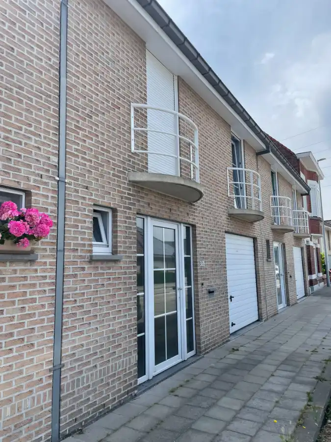 EENGEZINSWONING + tuin & garage foto 2