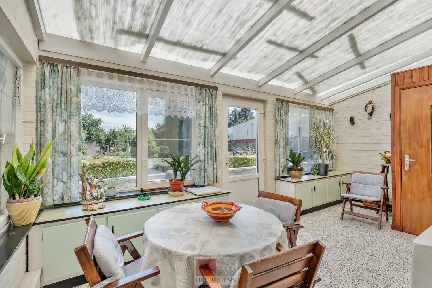 Leuke te renoveren woning met een bewoonbare oppervlakte van ca. 172 m², gelegen op een perceel van 485 m². foto 11
