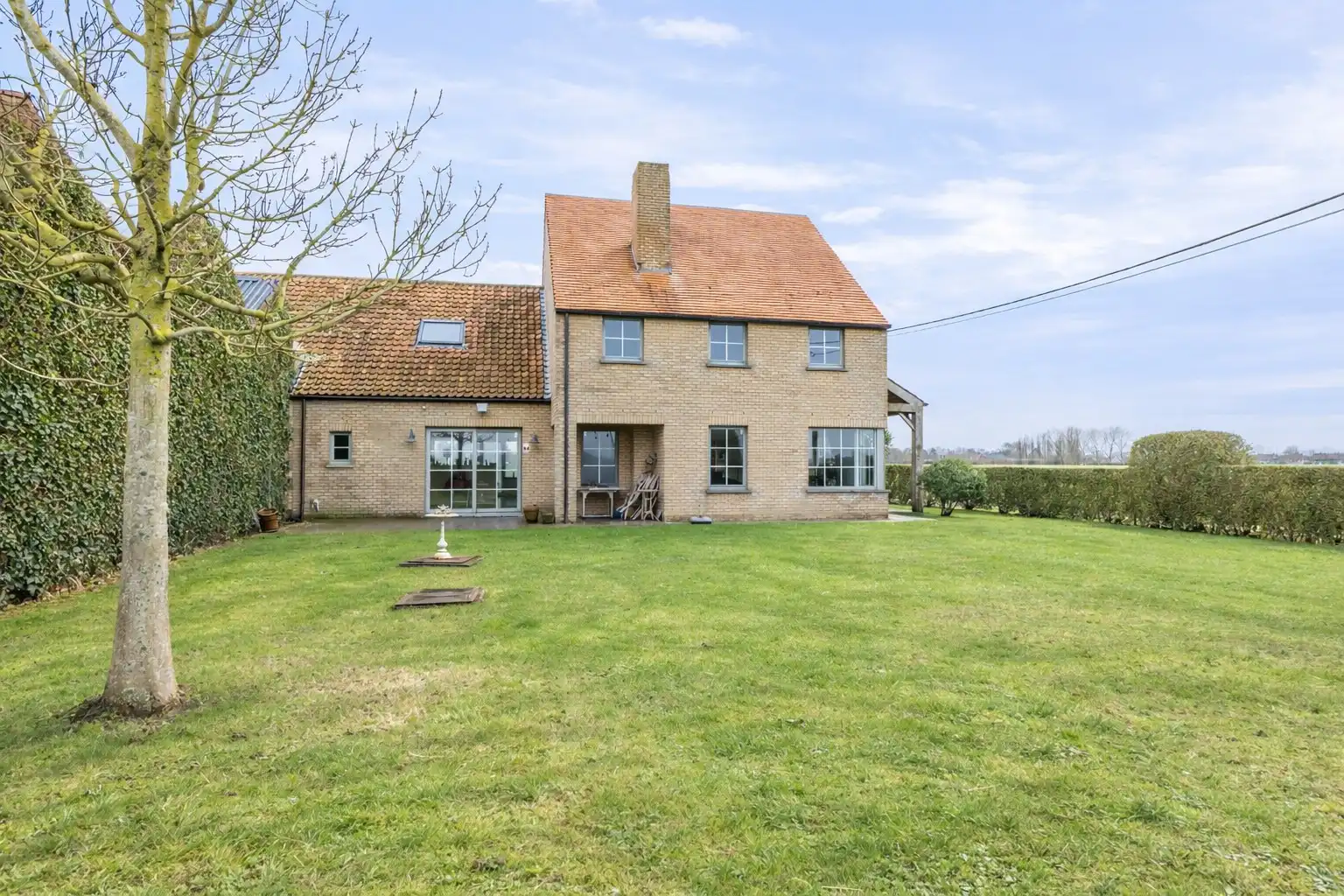 Fermette met atelierruimte/opslagruimte op prachtige locatie foto 3