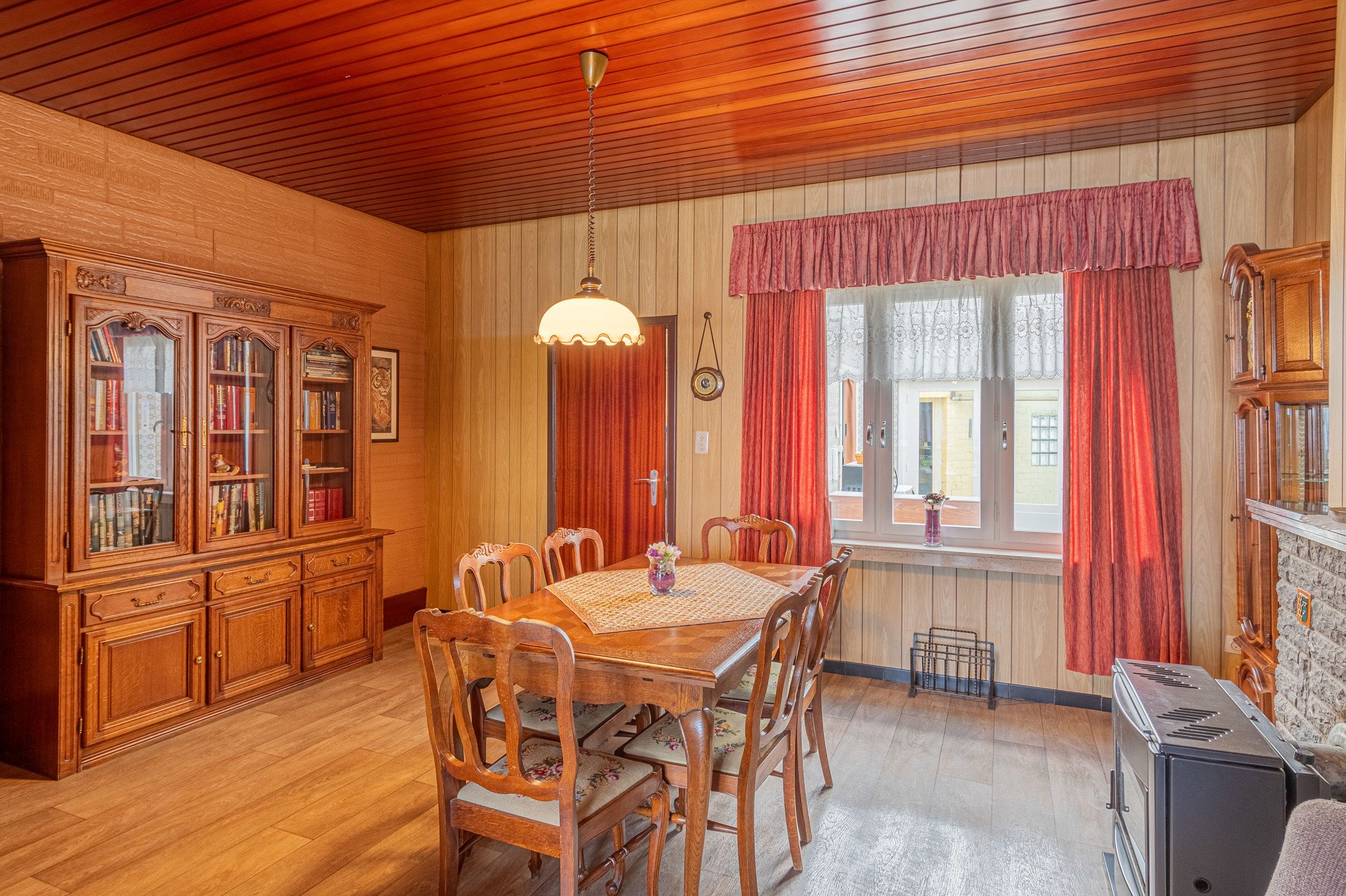 Knusse te renoveren woning met garage foto 5