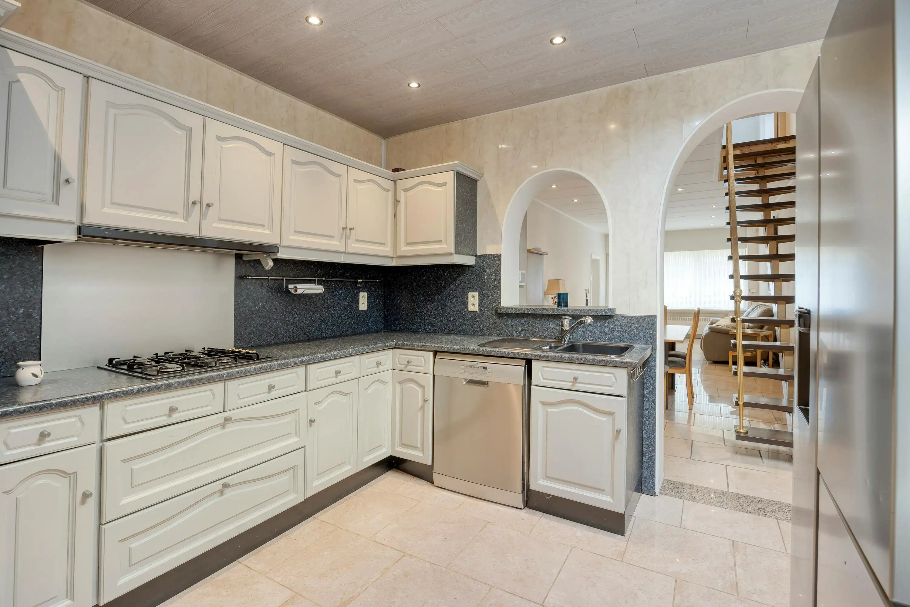 Ruim huis met 3 slaapkamers, tuin en garage in Deurne! foto 6