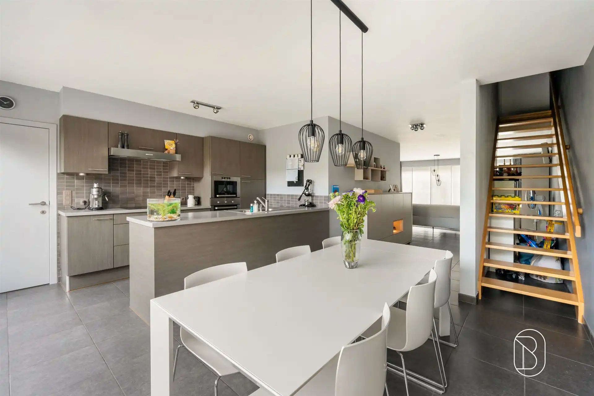 Topgelegen energie-woning met tuin, garage en 3 slk.  foto 2