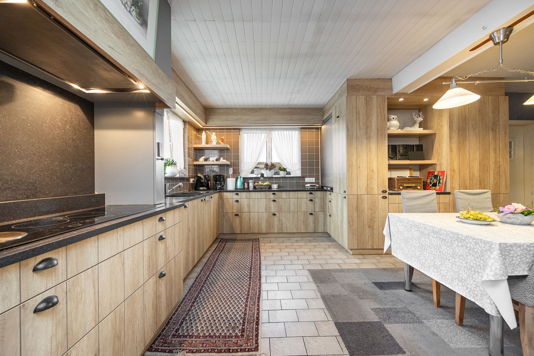 Het betreft een gerenoveerde laagbouwwoning in het centrum van Oud-Turnhout op een perceel van ca 600 m². foto 8