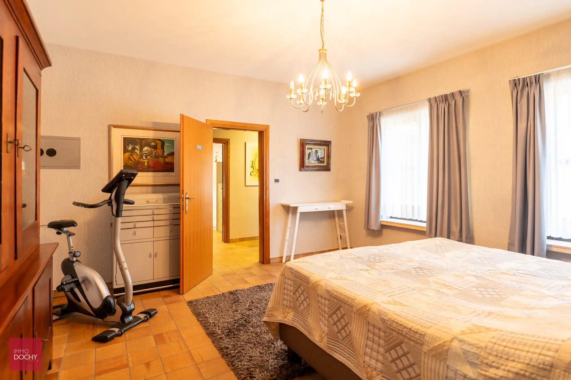 Zeer ruime en verzorgde praktijkwoning of cohousing foto 17