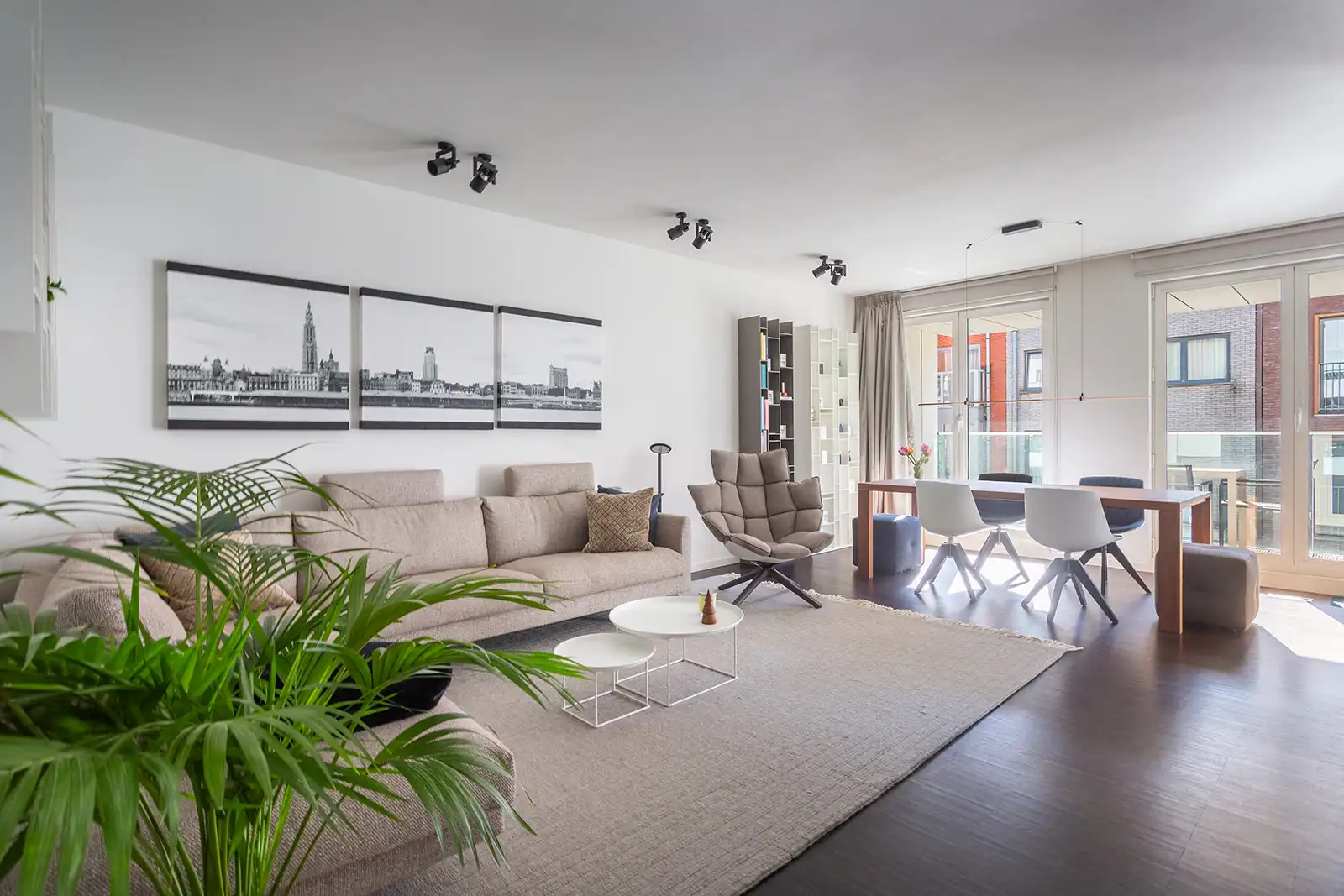 Luxueus en gemeubeld appartement met twee terrassen en parking op het Zuid foto 12