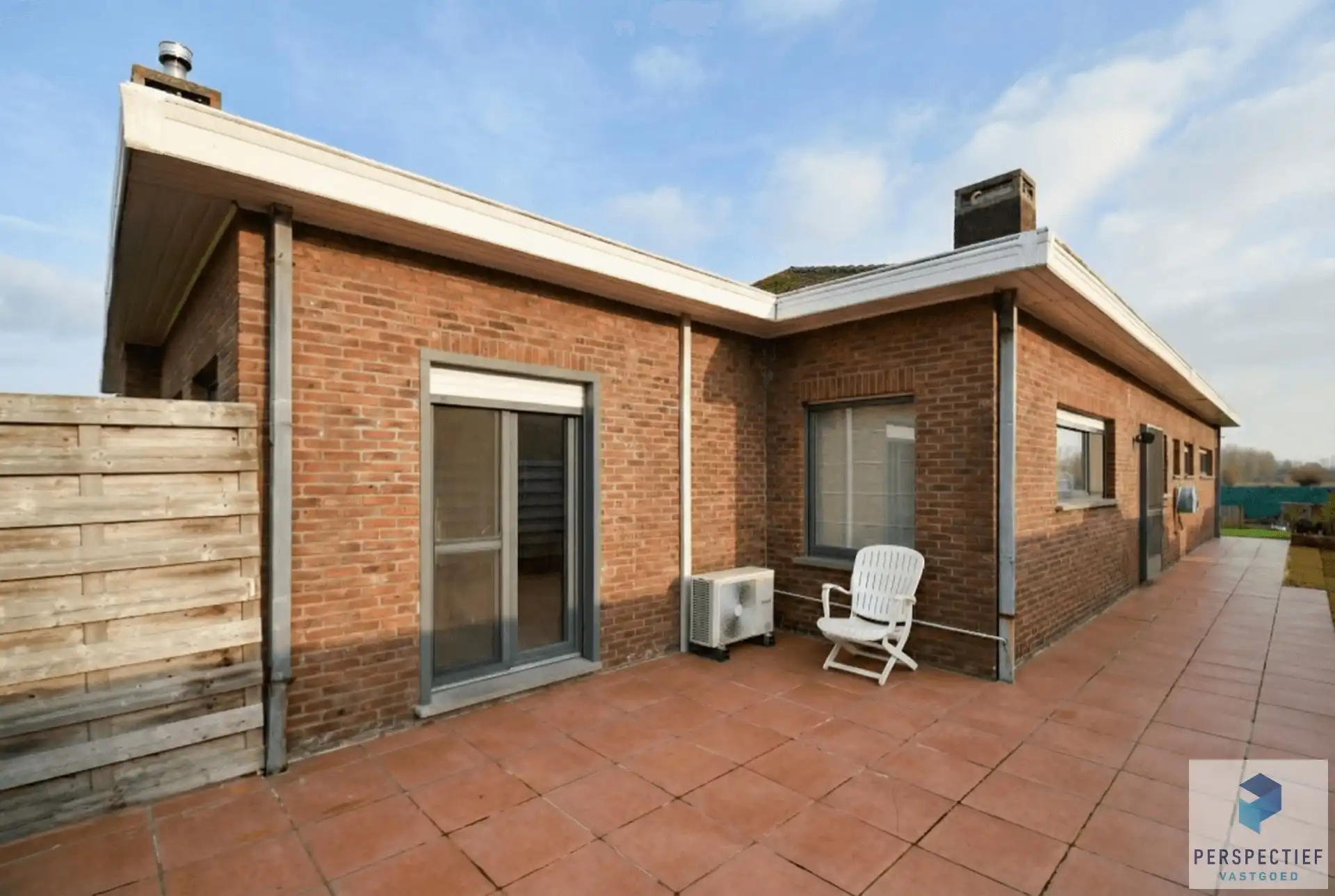 UITSTEKEND GELEGEN GELIJKVLOERSE WONING met 4 slaapkamers en tuin foto 3