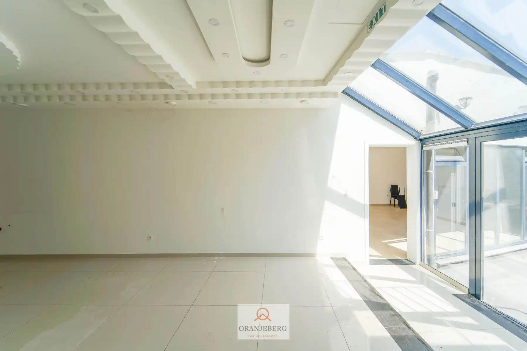 Recent volledig gerenoveerd handelspand (+-280m²) in Sleepstraat TE HUUR met een moderne uitstraling. foto 8