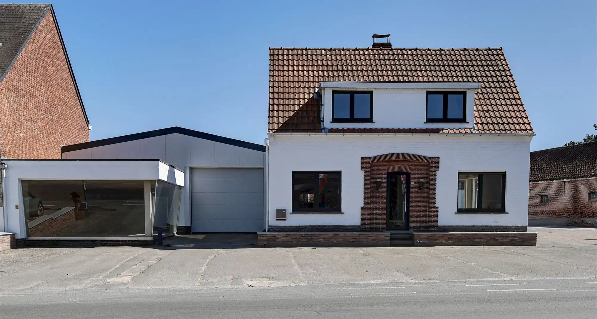 Ruime woning met magazijn van 302m²+ winkel foto {{pictureIndex}}