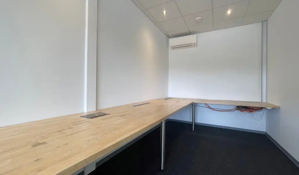 Gerenoveerde instapklare kantoren te huur aan station van Lint foto 9