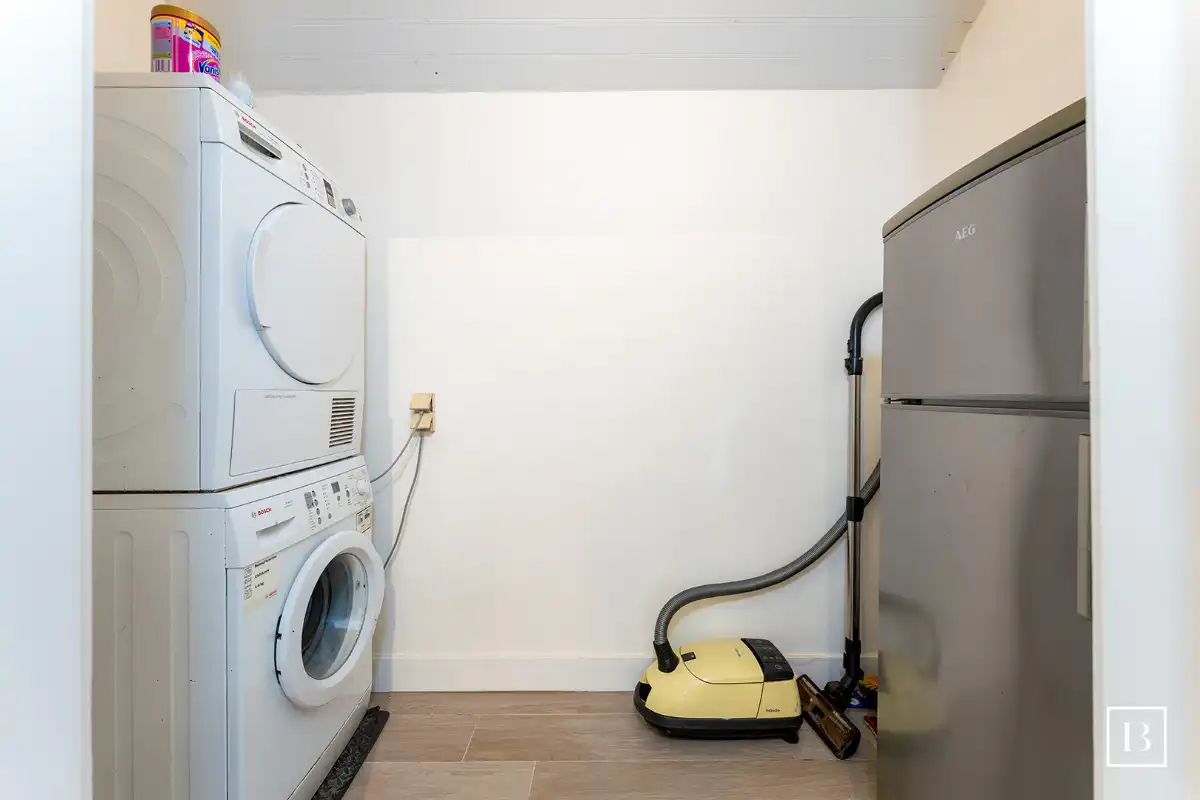 Gerenoveerd 2 slaapkamer appartement met parking te Wenduine foto 7