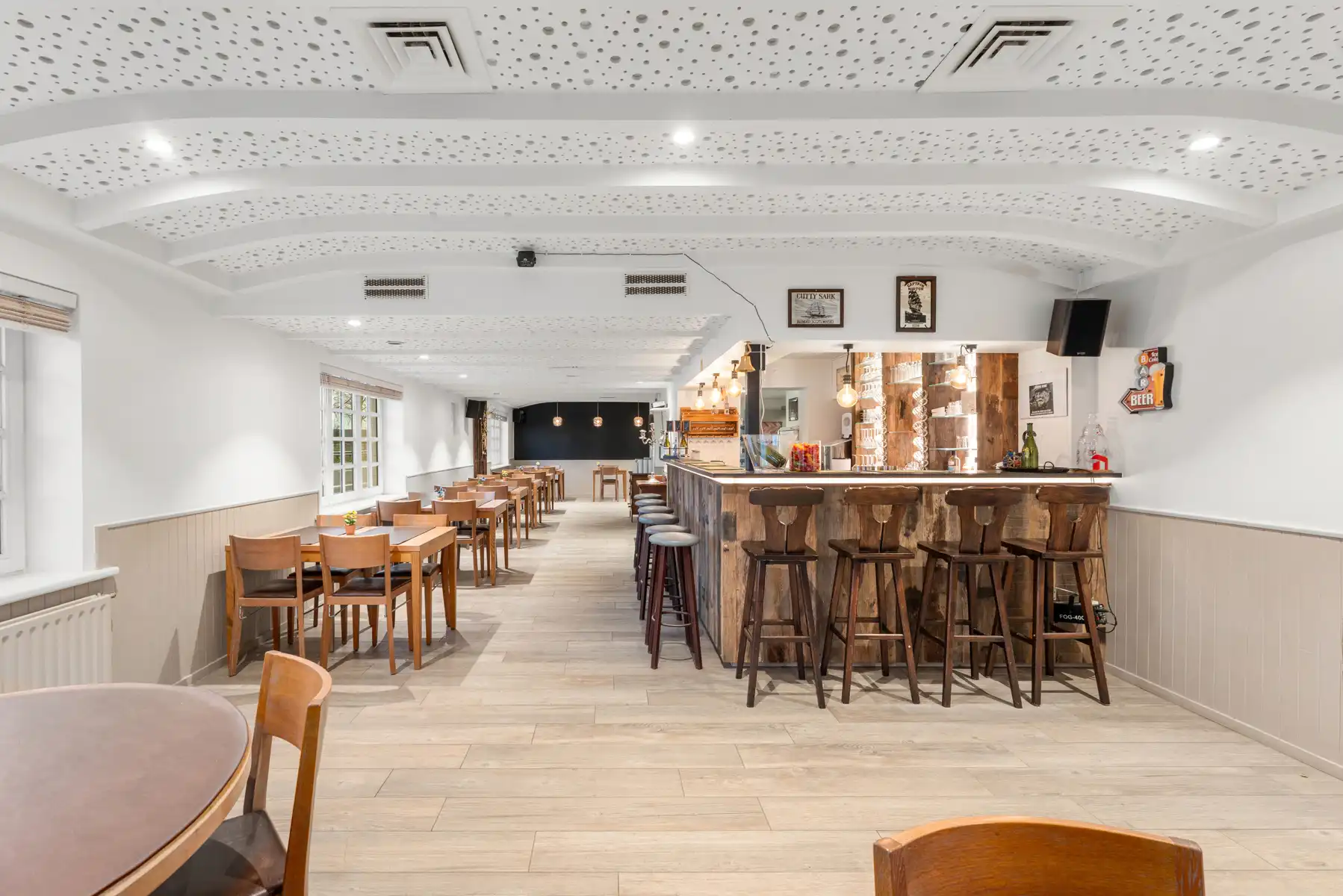 Karaktervol handelspand met woonst in Wulpen foto 2