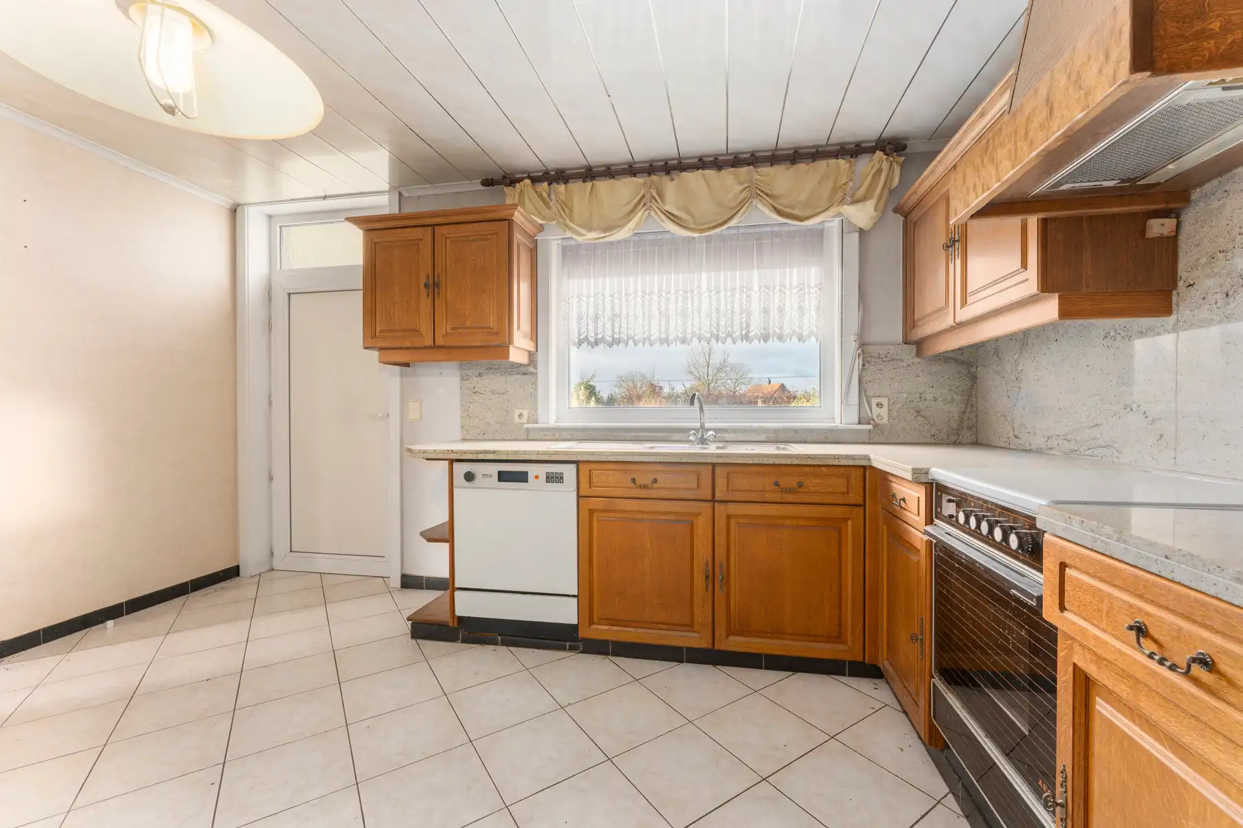 Bungalow met potentieel in centrum Torhout foto 3