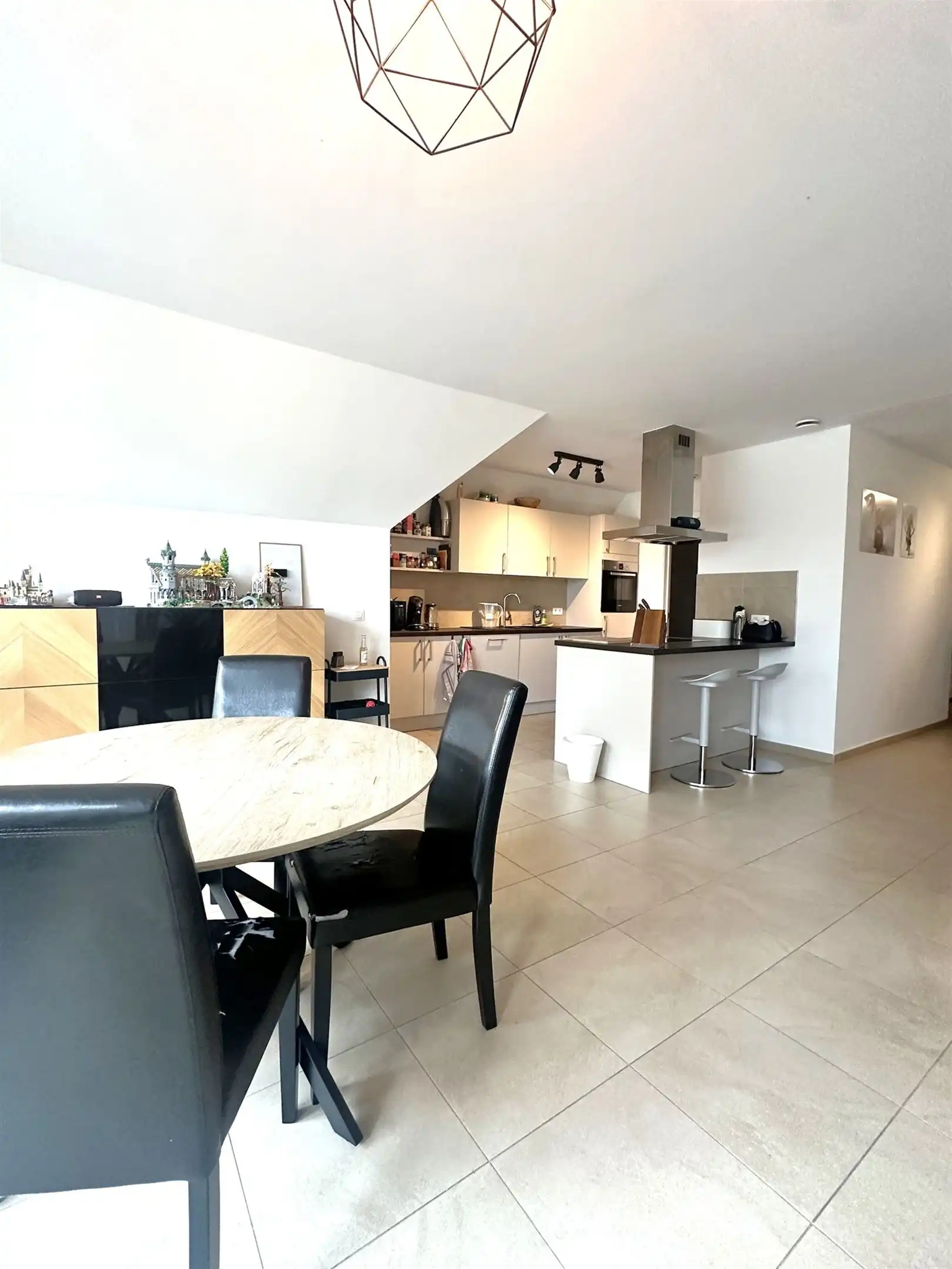 Recent en energiezuinig appartement met 3 slaapkamers, terras en private parkeerplaats in Grembergen foto 4