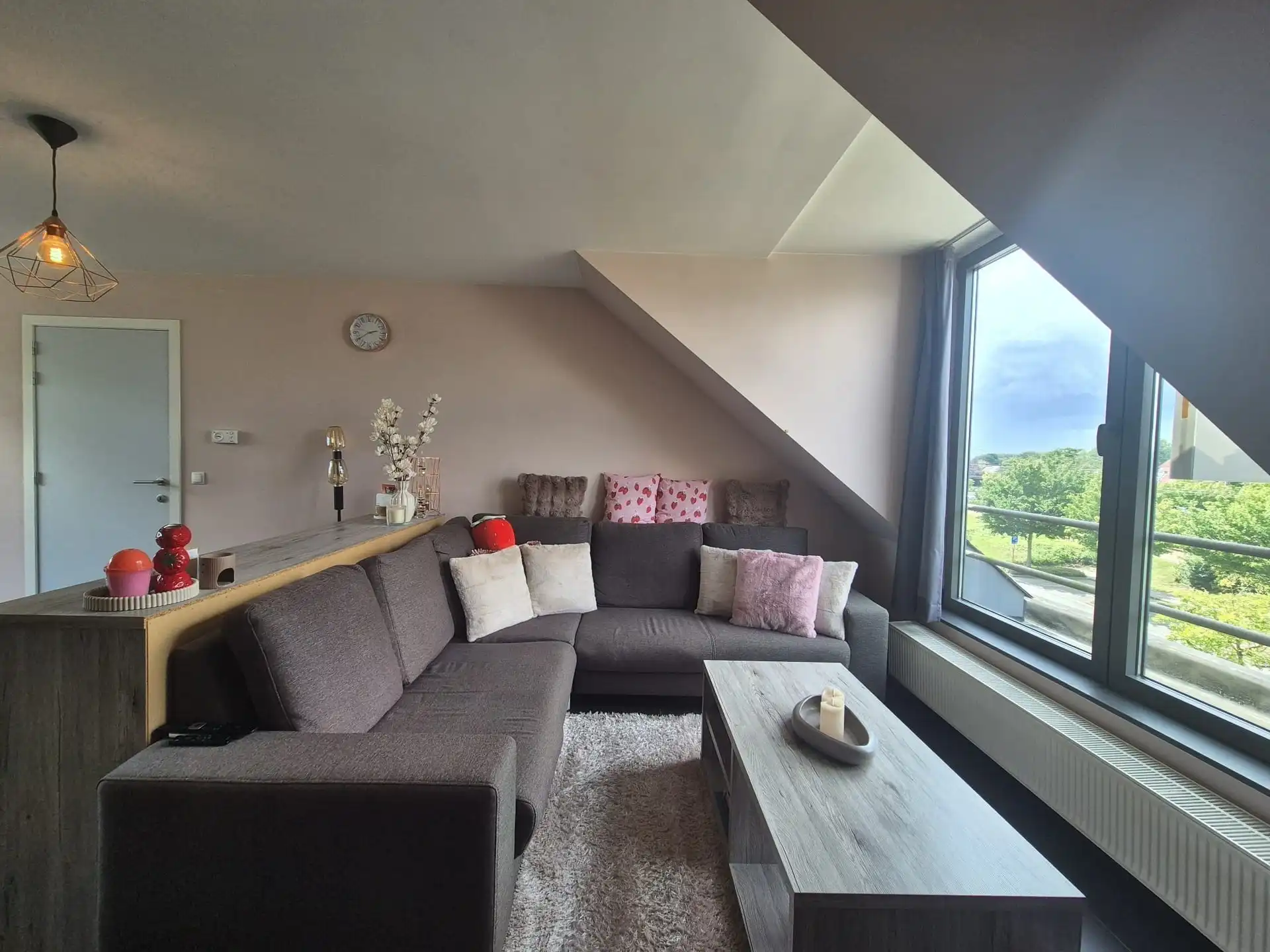 Zeer mooi en comfortabel appartement gelegen op tweede verdieping rechts van de residentie. foto 10