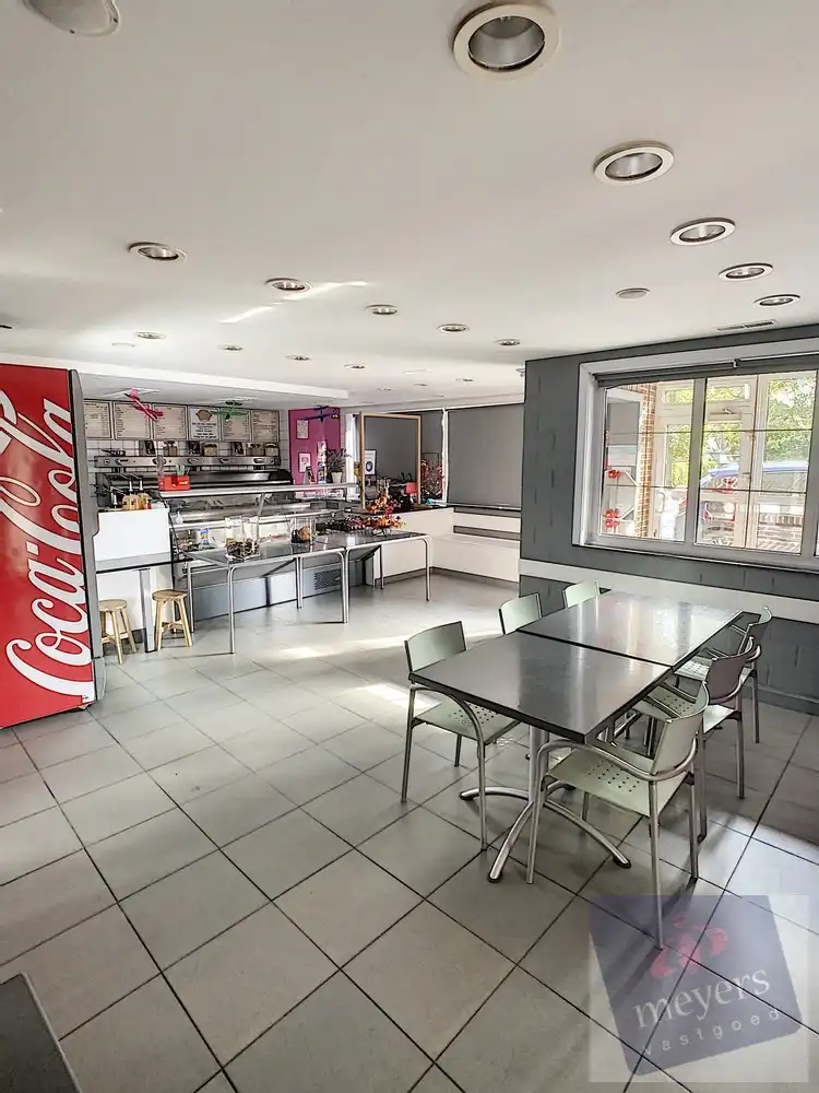 Handelsruimte met woonst op topligging in Koersel foto 6