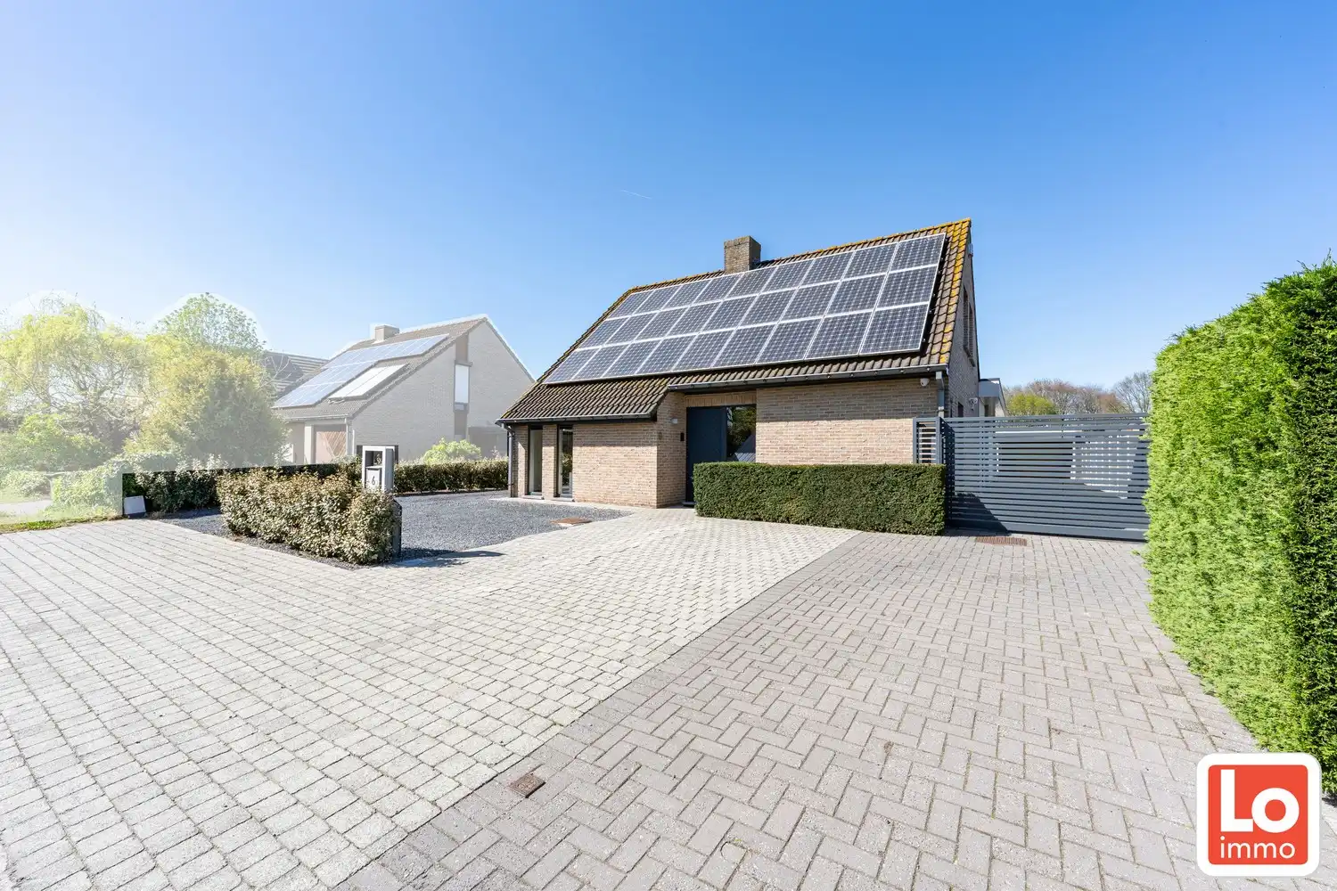 Hoofdfoto van de publicatie: Prachtige instapklare villa met 4 slpks en zwembad op een rustige ligging