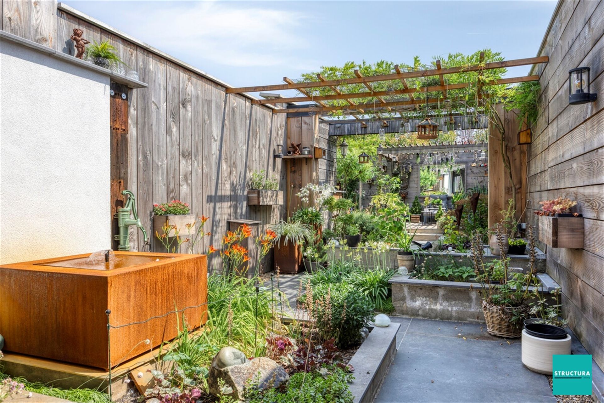 Instapklare woning met prachtige tuin foto 15