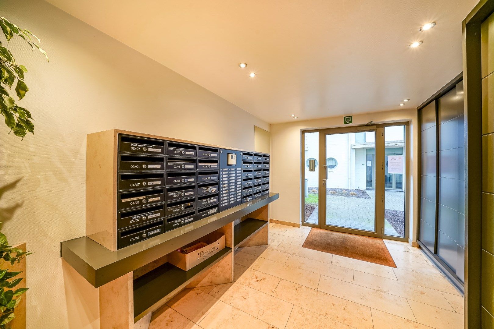 Mooi vernieuwd en instapklaar gelijkvloers appartement  te Bredene foto 2