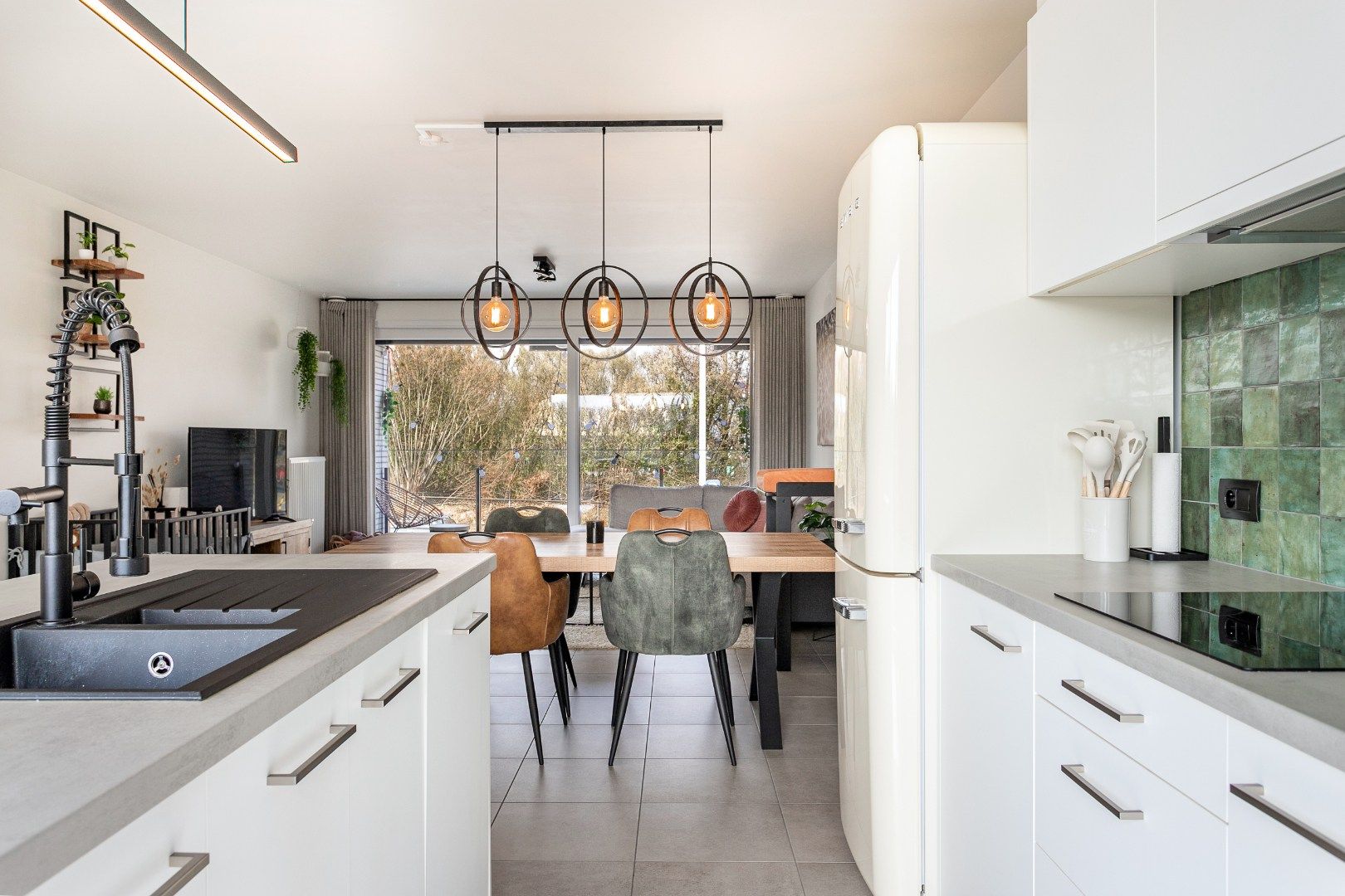 Recent, energiezuinig appartement met 2 slpks, 2 terrassen en autostaanplaats foto 11