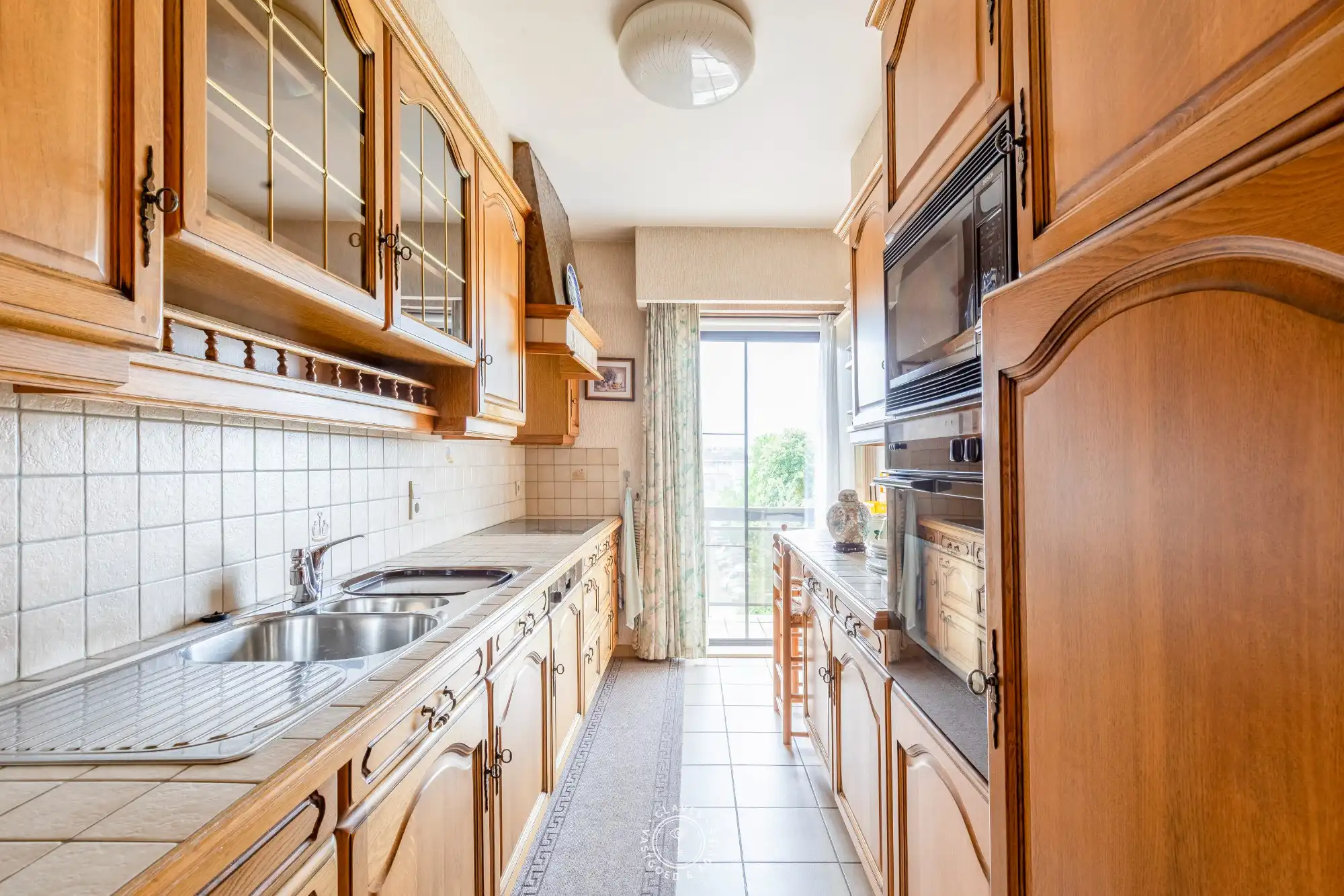 Bijzonder ruim appartement met zuidgericht terras foto 8