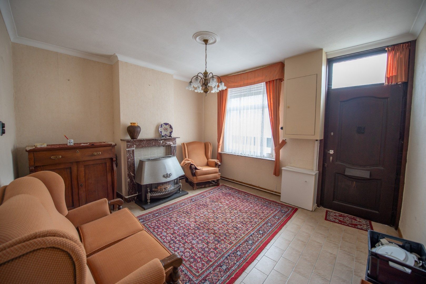 Te renoveren woning met 2 slaapkamers en gezellige binnenkoer foto 2
