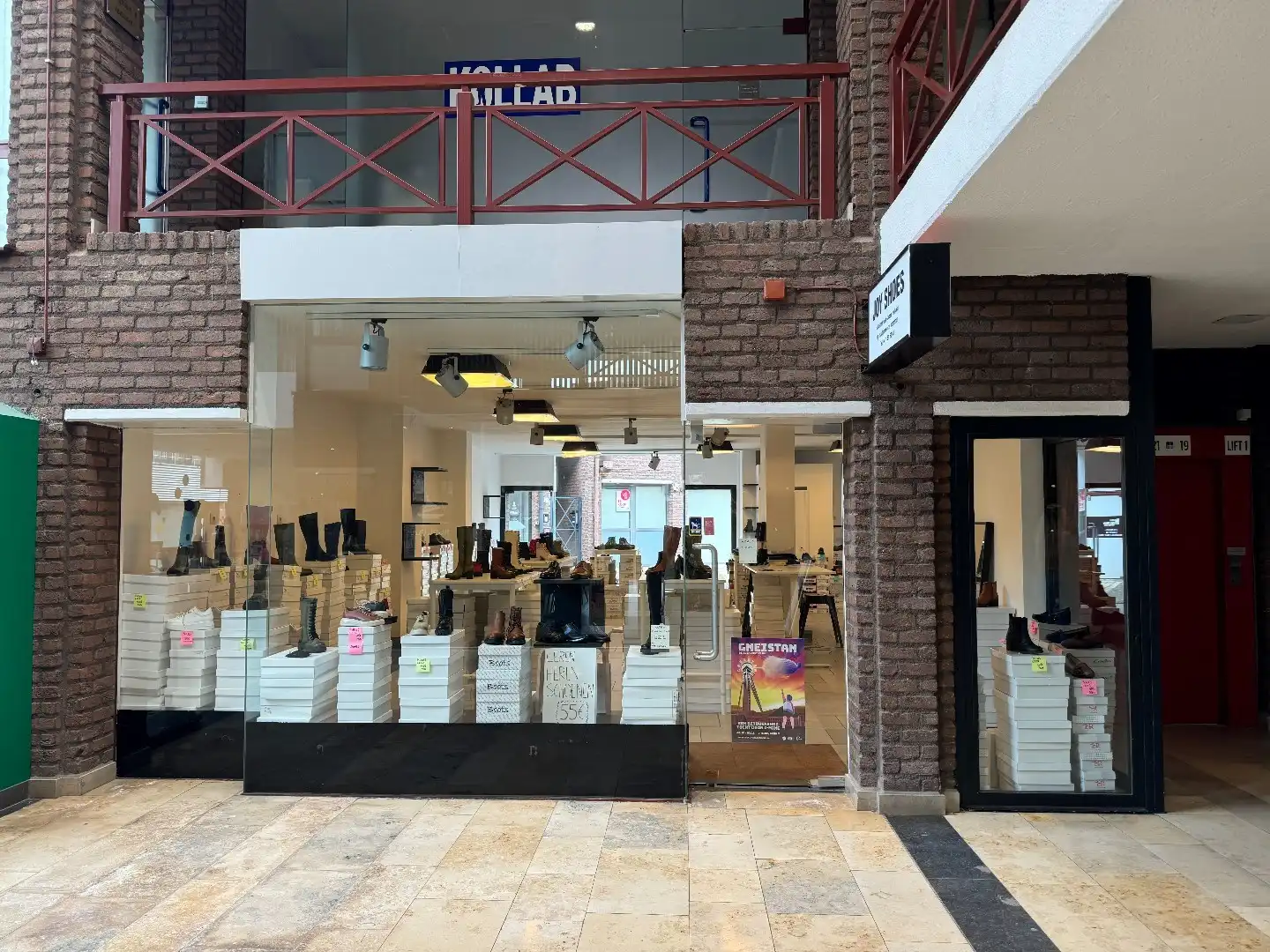 Handelsruimte in shopping 2  foto {{pictureIndex}}