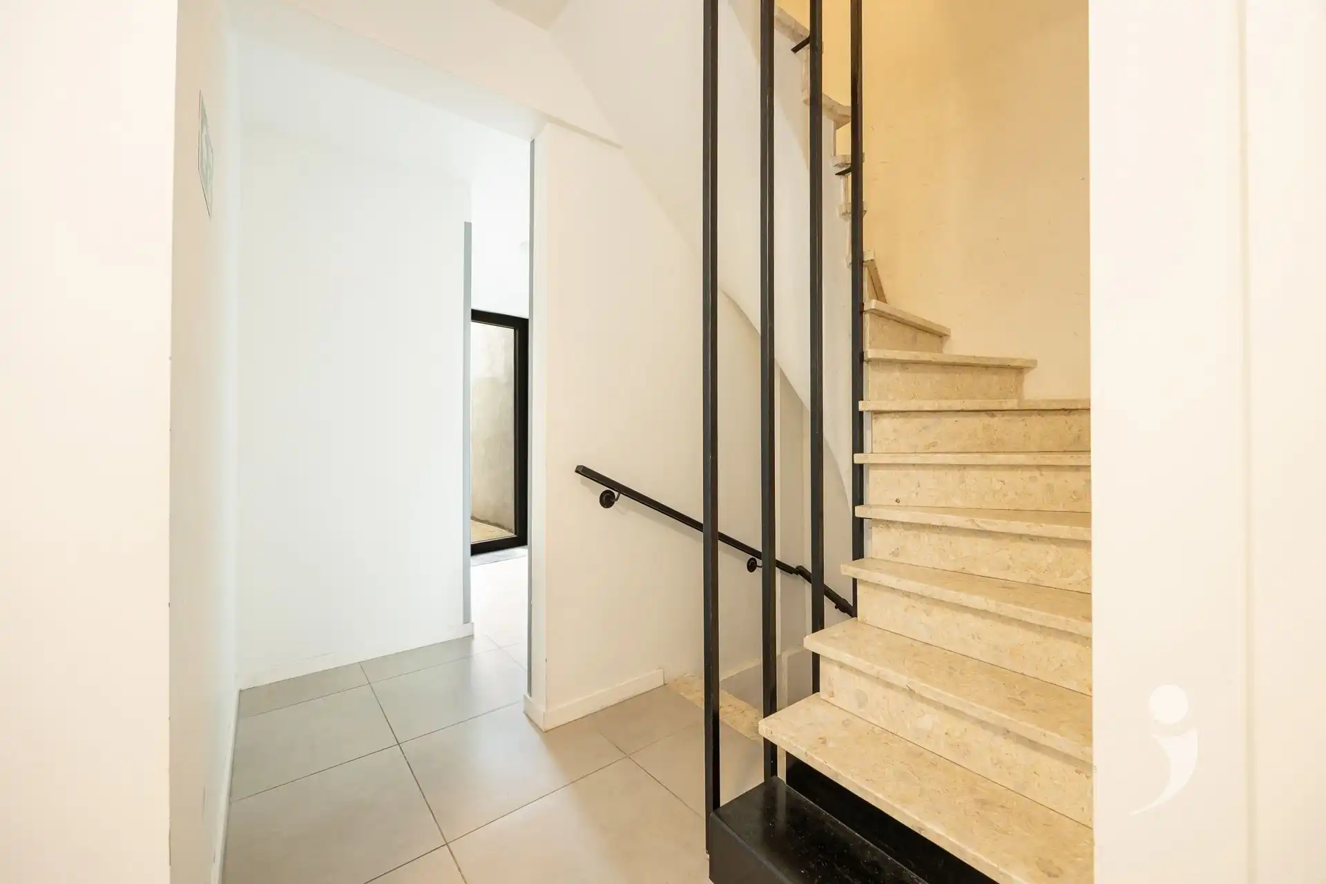 Building met 8 kamers foto 3