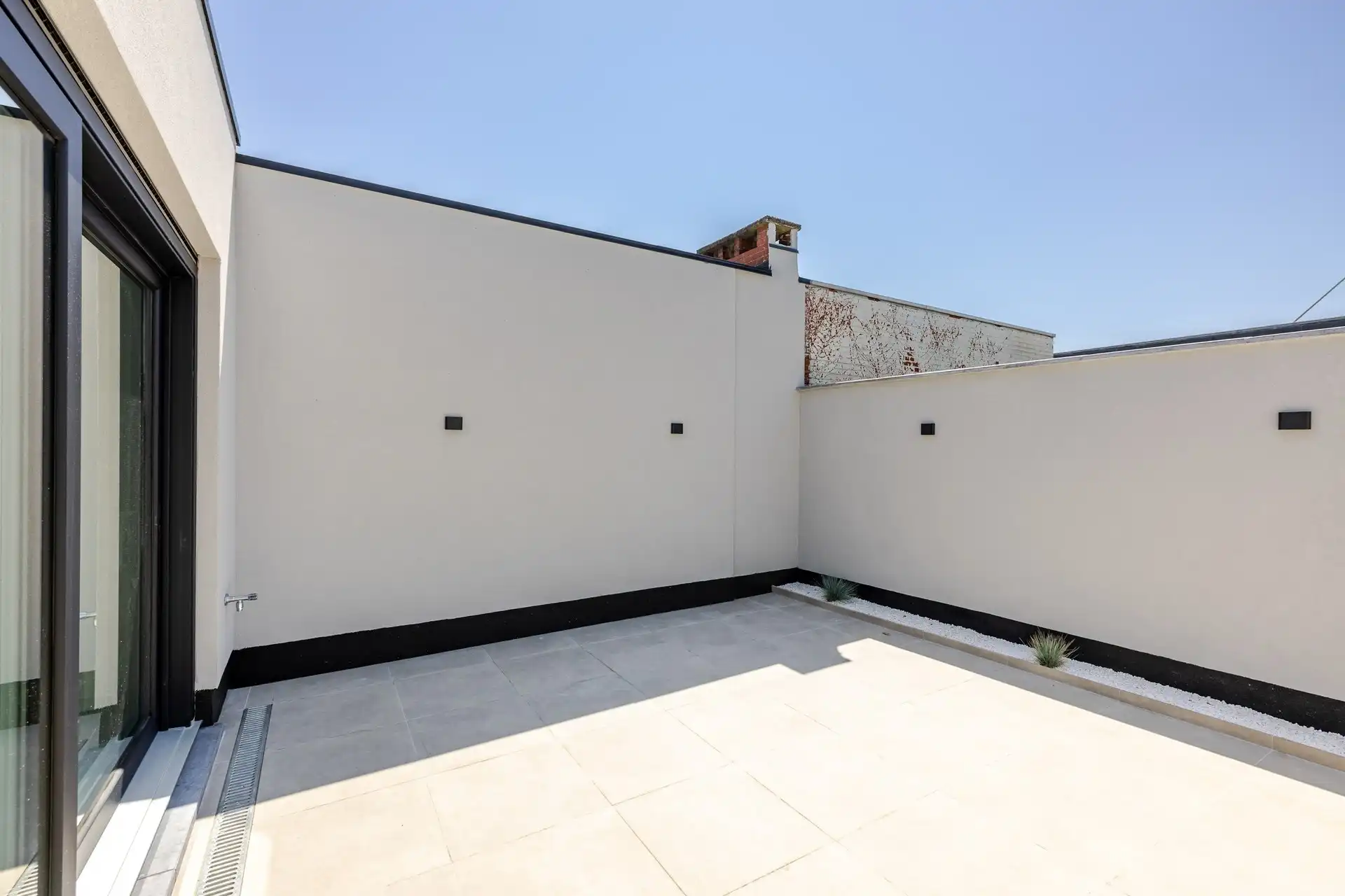 Top gerenoveerde woning met 2 slks en terras foto 22