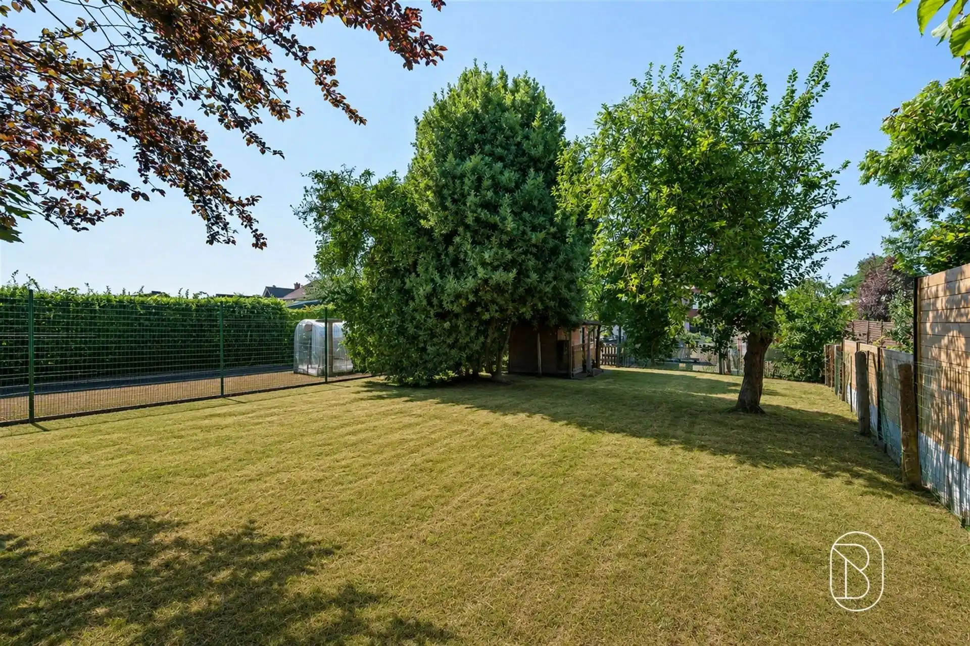 Ruime halfopenwoning met prachtige tuin en veel potentieel foto 3