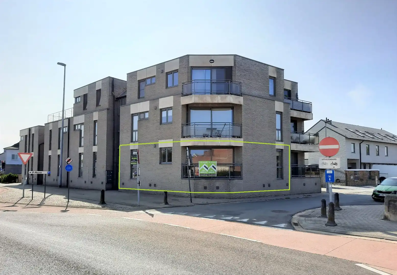 GELIJKVLOERS APPARTEMENT MET GARAGE foto {{pictureIndex}}