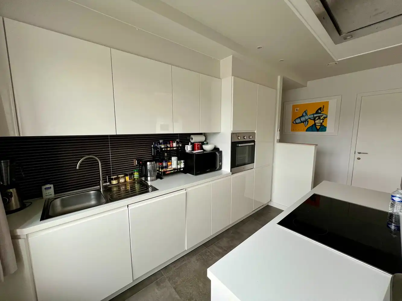 Ruim, vernieuwd appartement met 2 slaapkamers! foto 6