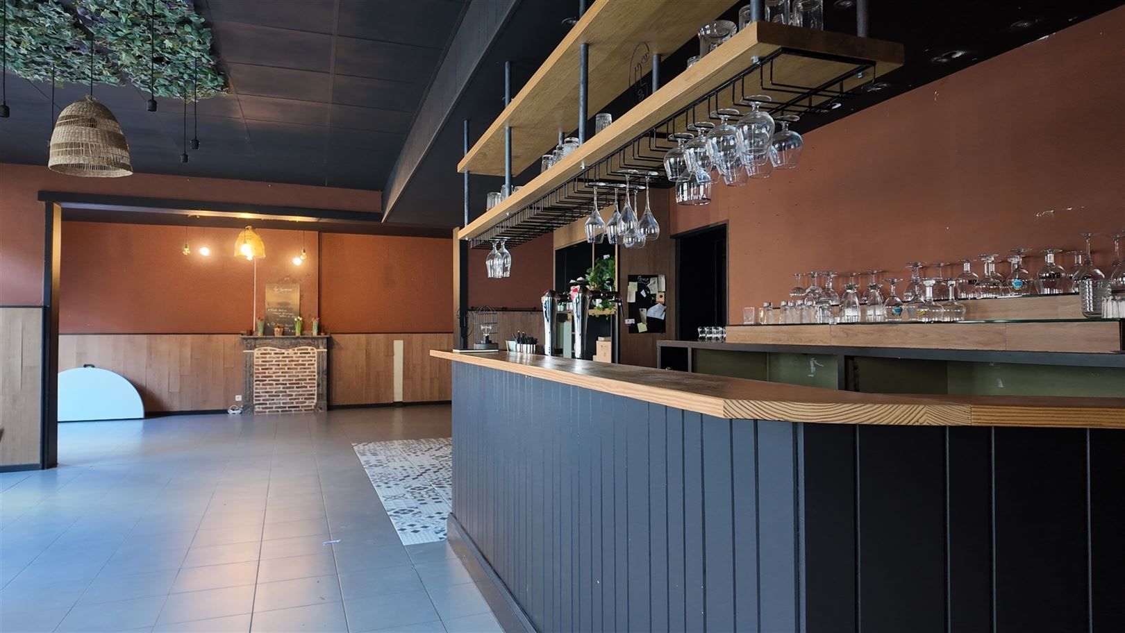 Café/taverne + appartement foto 3