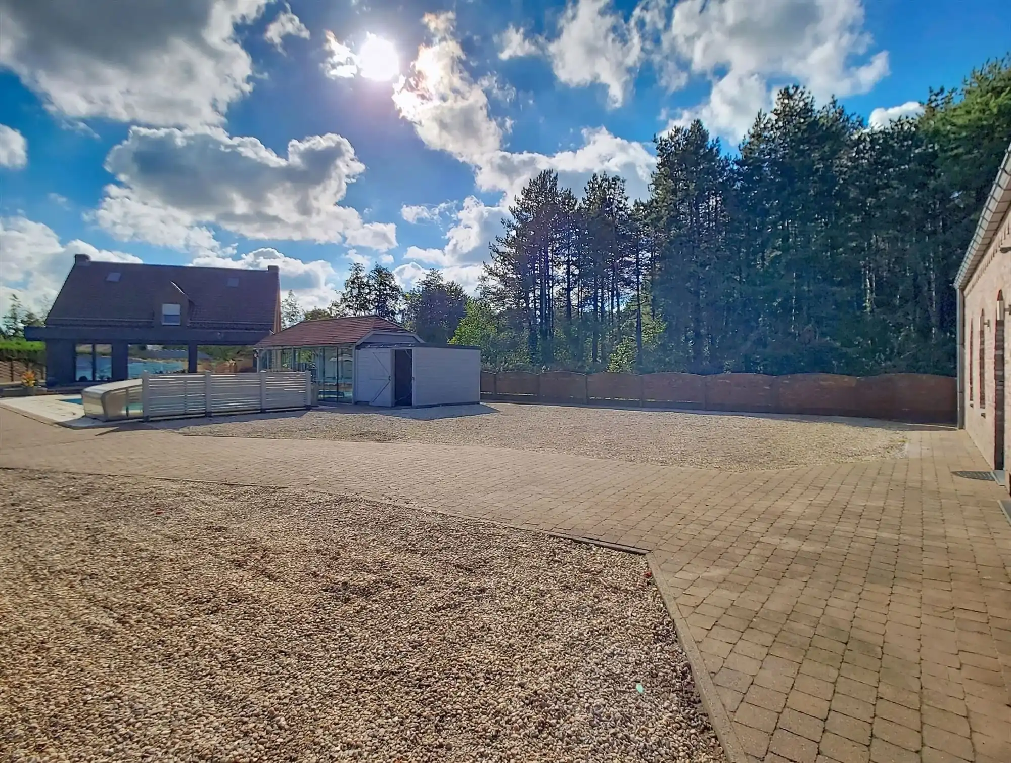 Verrassend ruime gezinswoning met zwembad en multifunctioneel bijgebouw, in het centrum van Heist-Goor! foto 17